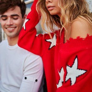 Main Strip Frayed Star Sweater Large